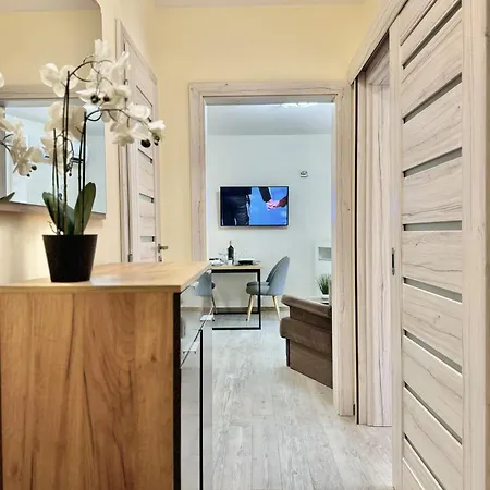 Best Hill View For 4 Guests Next To Medical University And Monument Alyosha Apartment *