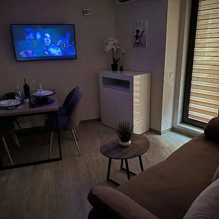 Best Hill View For 4 Guests Next To Medical University And Monument Alyosha Apartment *