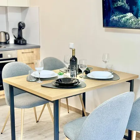 Best Hill View For 4 Guests Next To Medical University And Monument Alyosha Apartment